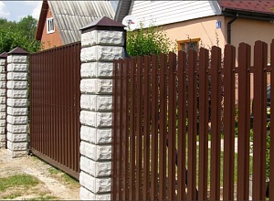 Забор из металлического штакетника Шугозеро